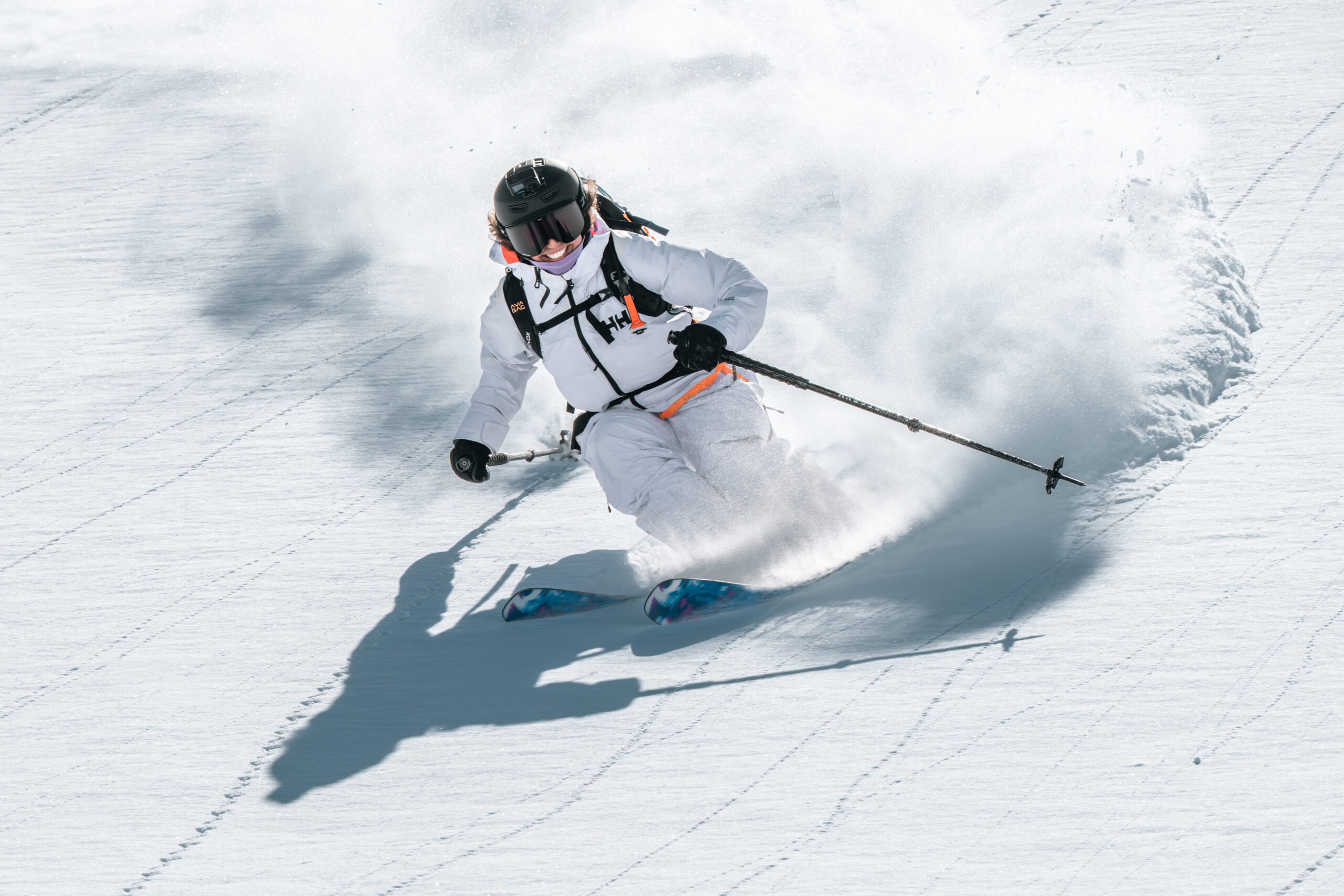 Helly Hansen, Ski Free, gratis skiën, wintersport deals, ski-jas 2025-26, ski-broek 2025-26, premium skigebieden, Europa ski resorts, Noord-Amerika ski, outdoortrend