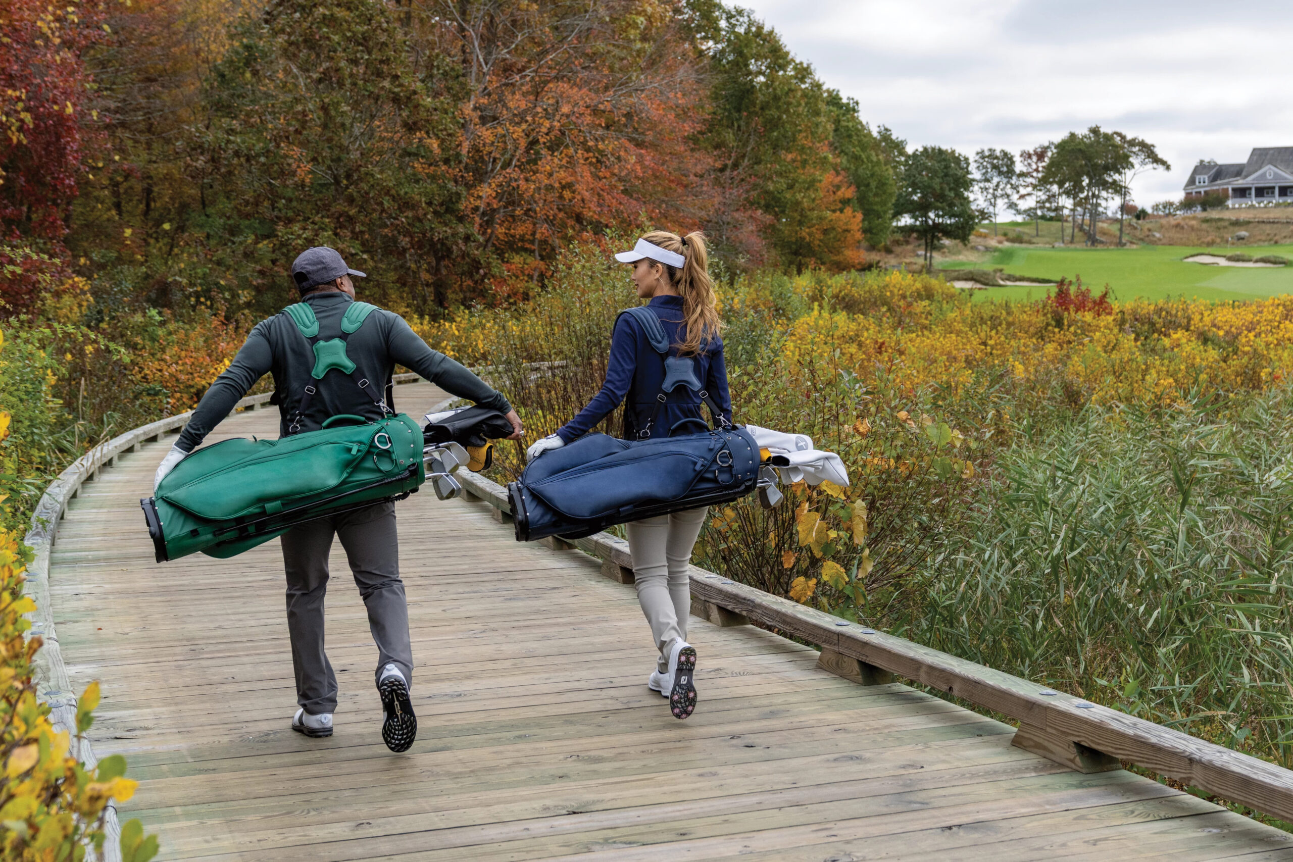 Titleist Introduces New LINKSLEGEND Series Golf Bags