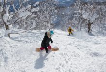 Grixx Powerbank 20.000mAh in de sneeuw