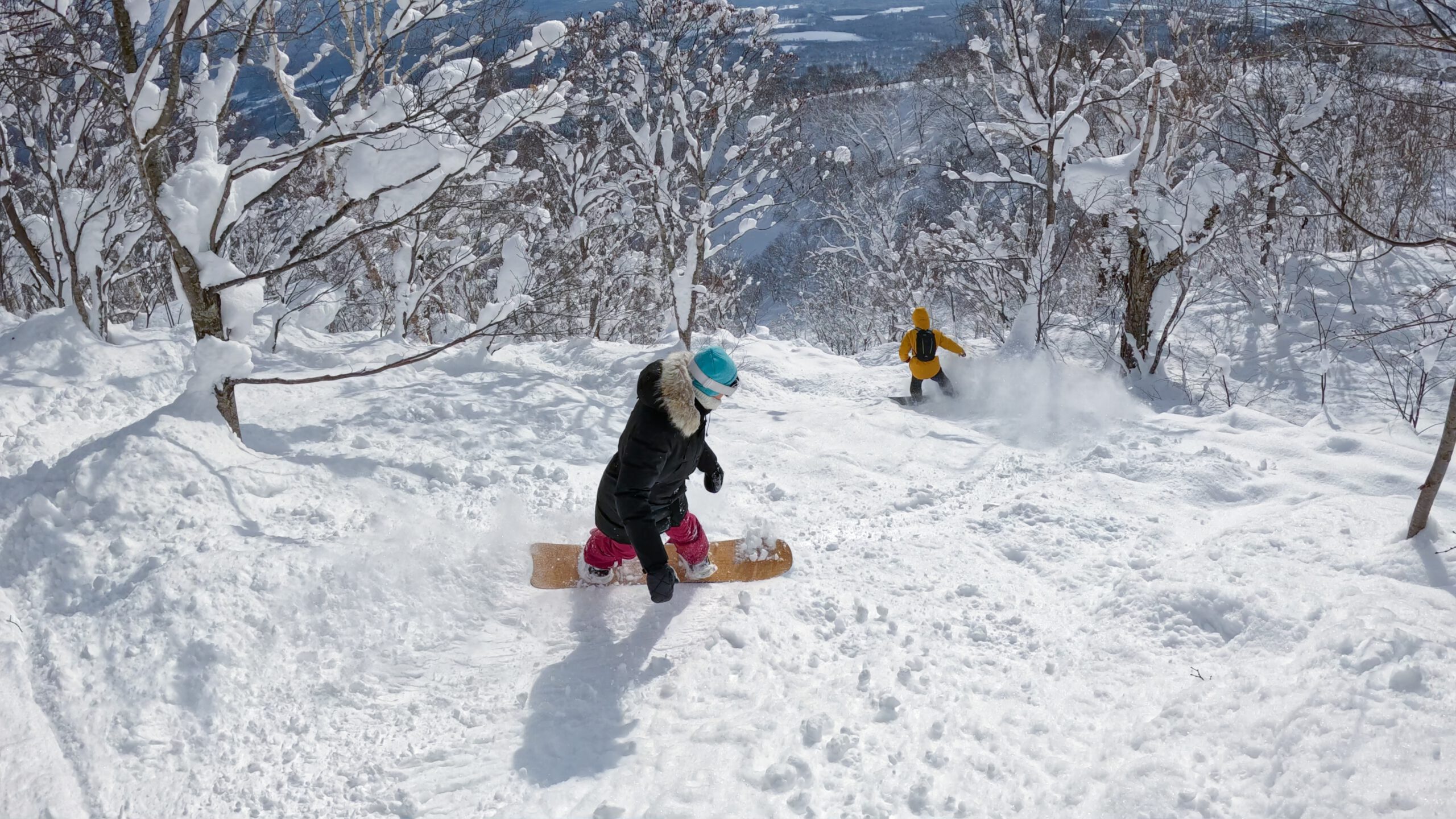 Grixx Powerbank 20.000mAh in de sneeuw